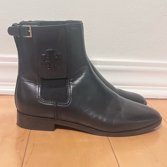 Tory Burch Wyatt Ankle Bootie Black Leather Size 7.5 (Appear NEW) - Picture 2 of 8